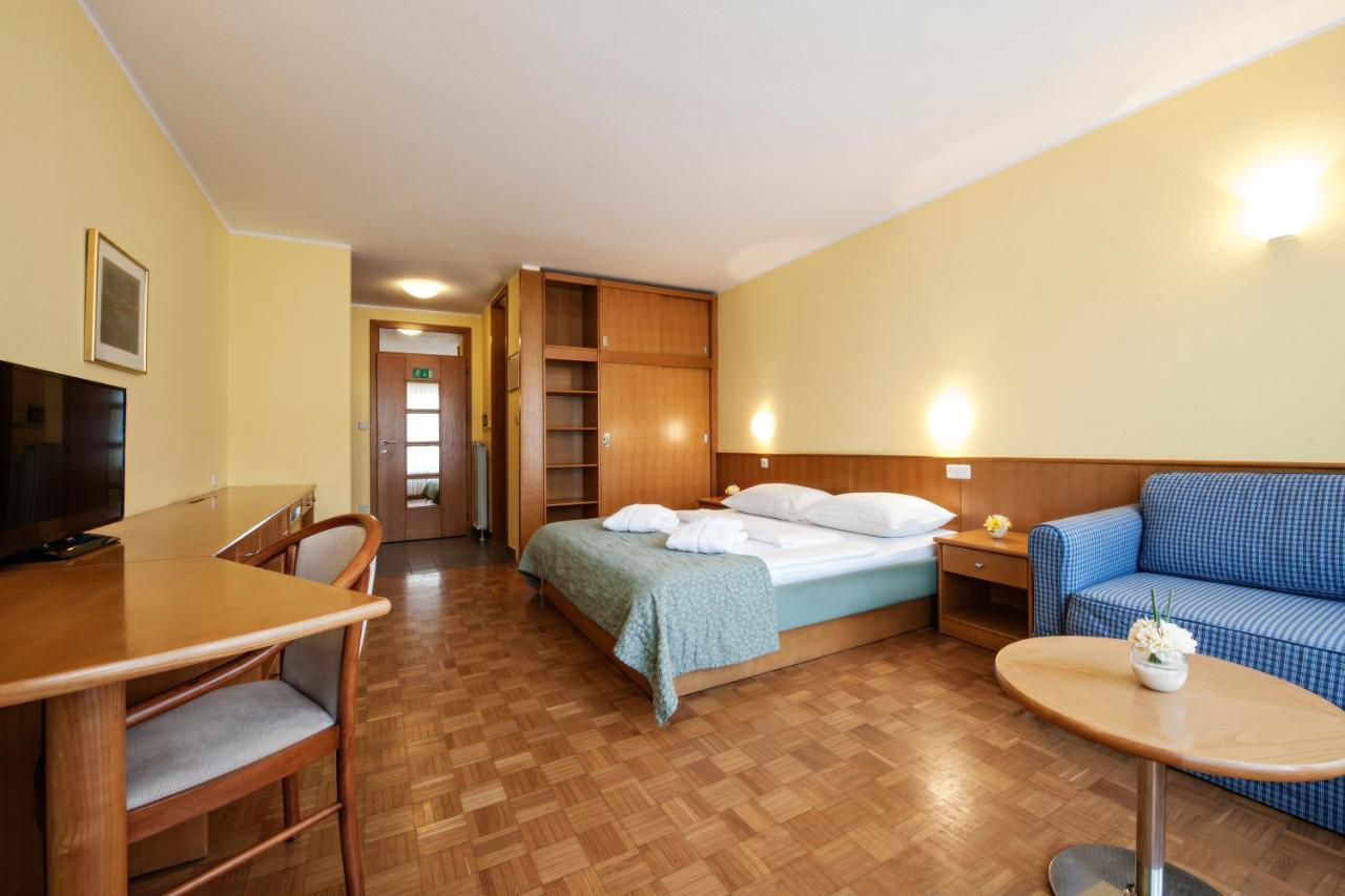 Terme Banovci - Hotelsko Naselje Zeleni Gaj מראה חיצוני תמונה